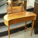 914 4420 DRESSING TABLE